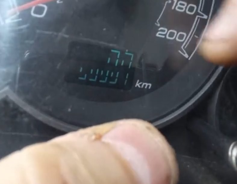 Display de painel com segmentos falhando